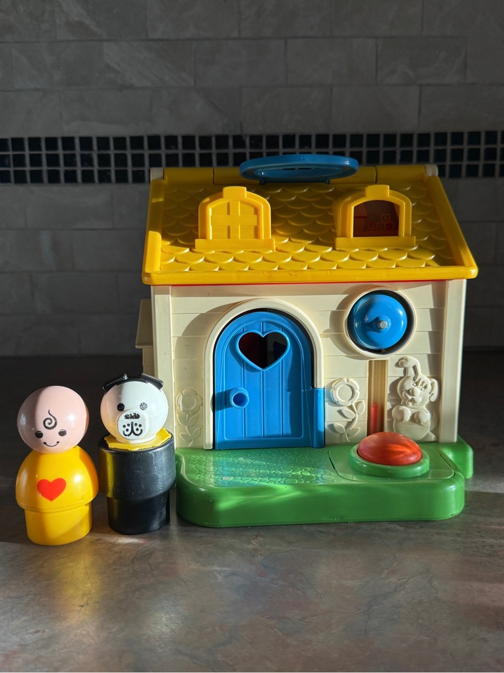 1984 Fisher Price Discovery Cottage Jumbo Chunky Little People